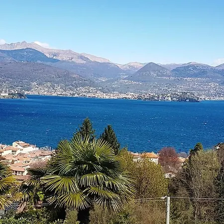 Camila Stresa, Italia